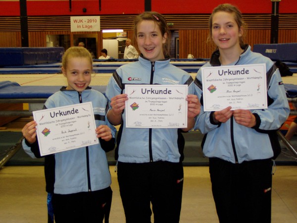 Die Mädels der Gosenbacher „Jumping Frogs“ freuten sich sichtlich über ihr gutes Tagesergebnis.  Von links: Paula Dapprich sowie  Marie und Alina Heupel.