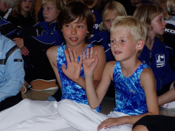 Die beiden Abräumer des TV Gosenbach! Noch ahnen Louis Loos (l.) und Robin Reinhardt (r.) nicht, welche Überraschung bei der Siegerehrung auf sie wartet.