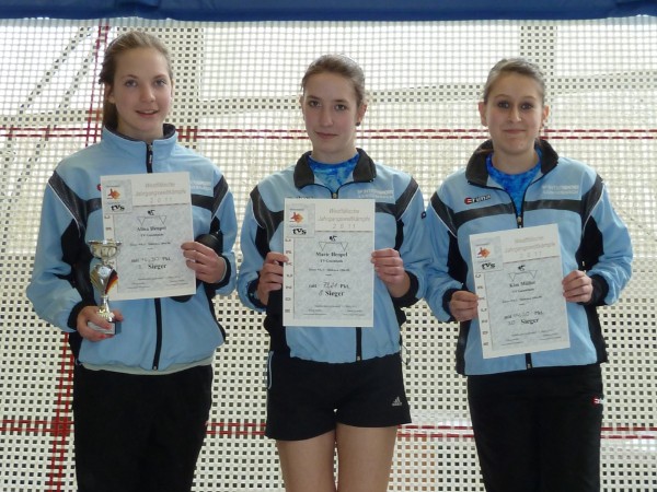 Hübsch anzusehen! Die jungen Gosenbacher Damen v. l. Alina und Schwester Marie Heupel sowie Kim Müller traten auf westfälischer Ebene zum Wettkampf an. 