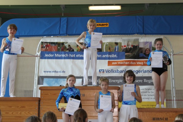 1. Robin Reinhardt (M.) - 2. Marius Stein (l.) - 3. Selina-Michelle Röcher (r.) / Bild Katharina Hanke