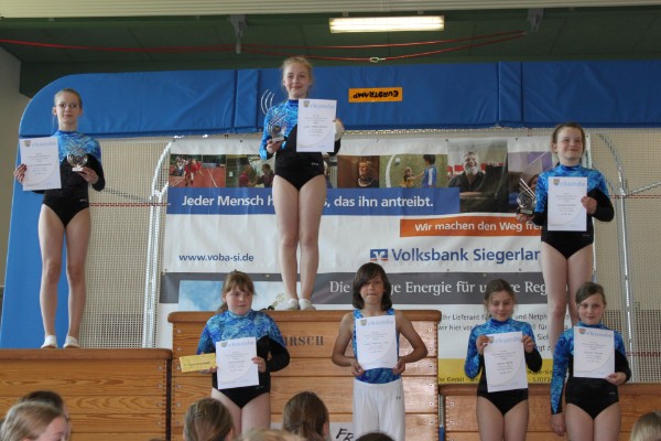 1. Lisa Marie Grauel (M.) - 2. Lea Stockhammer (l.) - 3. Louisa Scholz (r.) / Bild Katharina Hanke