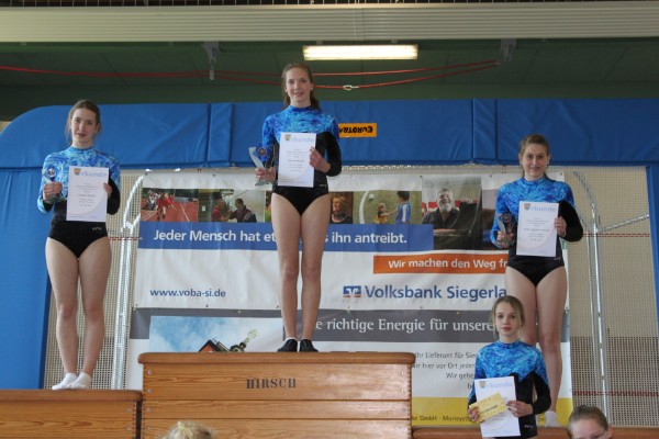 1. Alina Heupel (M.) - 2. Marie Heupel (l.) - 3. Kim Müller (r.) / Bild Katharina Hanke