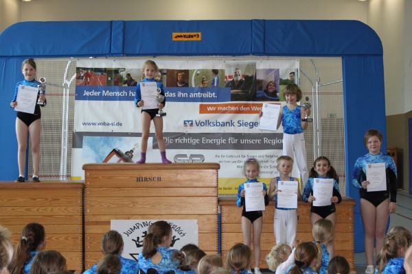 1. Martha Jolie Reinhard (M.) - 2. Jenny Bäumer (l.) - 3. Cedric Kretzer (r.) / Bild Katharina Hanke