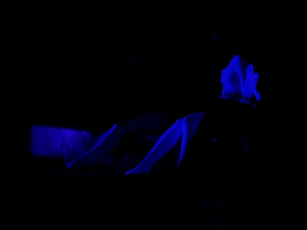 Die Trampolinabteilung des TV Gosenbach setzt bei der Show „JUMPIN’ THE DARK“ auf Schwarzlichteffekte gepaart mit sportlicher Akrobatik. Die Trampolinabteilung des TV Gosenbach setzt bei der Show „JUMPIN’ THE DARK“ auf Schwarzlichteffekte gepaart mit sportlicher Akrobatik.
