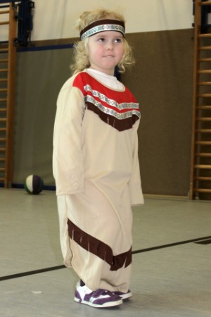 Mannequin Tijana Kretzer als Indianer - Bild: Elke Reinhardt Mannequin Tijana Kretzer als Indianer - Bild: Elke Reinhardt
