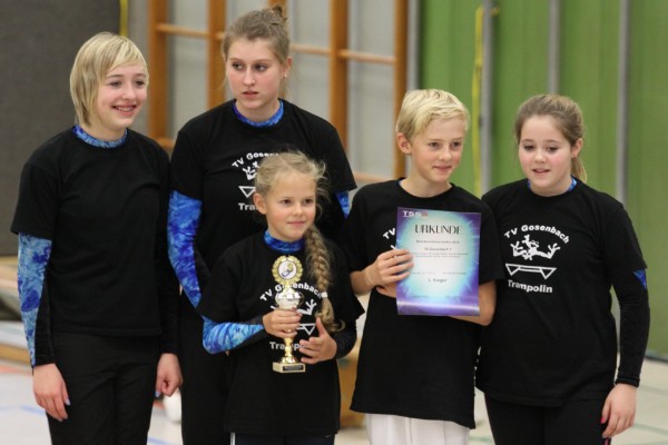 Den guten dritten Platz für die Mannschaft sicherten sich (v. l.) Lisa-Marie Grauel, Kim Müller, Martha Jolie und Robin Reinhardt sowie Selina-Michelle Röcher mit tollen Übungen.