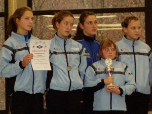 Die erste Mannschaft des TVG Gosenbach, erkämpfte sich mit den (v. l.) Heupel Schwestern Alina und Marie sowie Katharina Hanke, Melina Platt und Anika Volkmer den zweiten Platz im Bezirk. Die erste Mannschaft des TVG Gosenbach, erkämpfte sich mit den (v. l.) Heupel Schwestern Alina und Marie sowie Katharina Hanke, Melina Platt und Anika Volkmer den zweiten Platz im Bezirk.