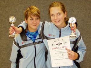 Alina Heupel und Sarah Emmerich gewannen bei den Juti C den Synchrontitel im Bezirk. Nur vier Zehntel hinter ihren Vereinskameradinnen belegten Kim Müller und Daniela Hagedorn einen hervorragenden zweiten Platz und machten damit den Gosenbacher Doppelsieg komplett. 