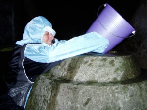 Wassernixe Sandy Kringe trotze den Fluten und sorgte bei der dritten Spielrunde für Heiterkeit. Wassernixe Sandy Kringe trotze den Fluten und sorgte bei der dritten Spielrunde für Heiterkeit.