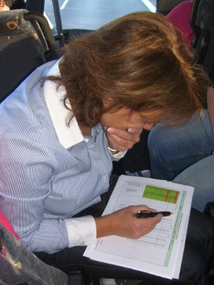 Tanja Kretzer sondiert die Lage. - Bild: Claudia Becker Tanja Kretzer sondiert die Lage. - Bild: Claudia Becker