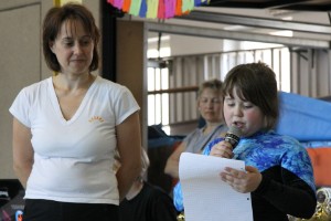 Selina-Michelle Röcher (r.) hatte zur 10. Vereinsmeisterschaft ein tolles Gedicht geschrieben. Selina-Michelle Röcher (r.) hatte zur 10. Vereinsmeisterschaft ein tolles Gedicht geschrieben.